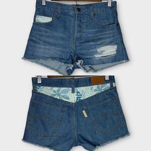 NWOT Levitate Distressed Denim Shorts Blue‎ Floral Patchwork Accents Size 25
